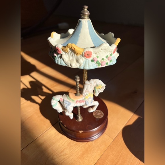 Vintage Carousel Collection - Picture 9 of 9